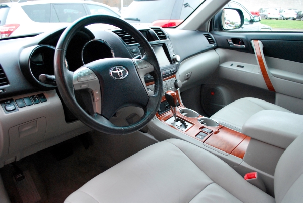 how to send hands free text from toyota highlander